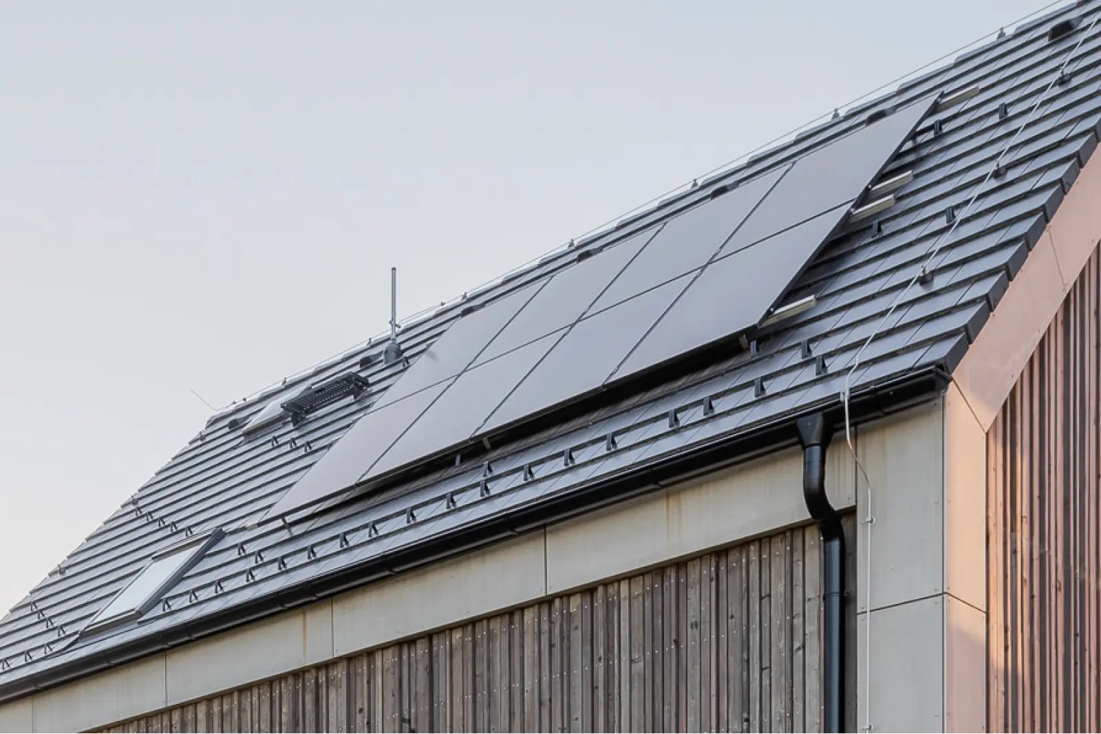 Fotovoltaické panely na střeše rodinného domu